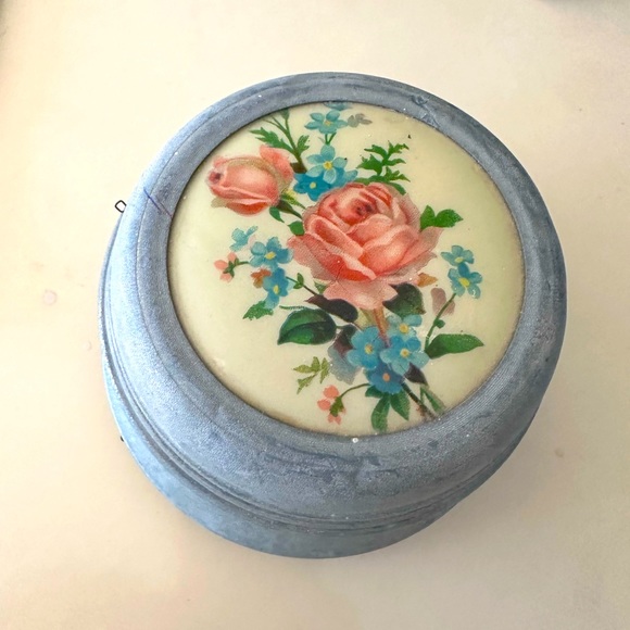 Vintage Aluminum Tin 1930s 1940's Vanity Music Trinket  Jewelry Box Plays Music - Picture 1 of 3
